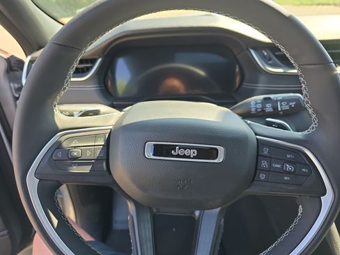 Used 2023 Jeep Grand Cherokee L Altitude AWD/4WD image 18