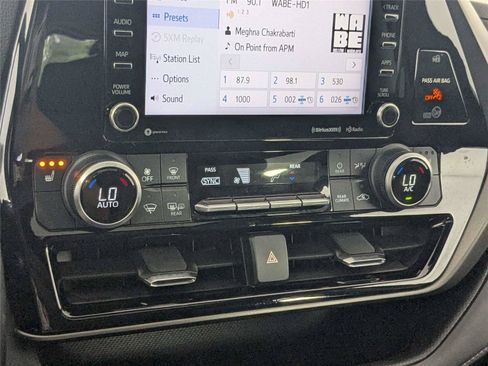 Used 2021 Toyota Highlander XLE FWD image 23