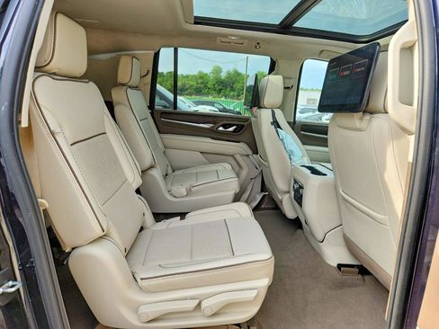 Used 2023 GMC Yukon XL Denali AWD/4WD image 9