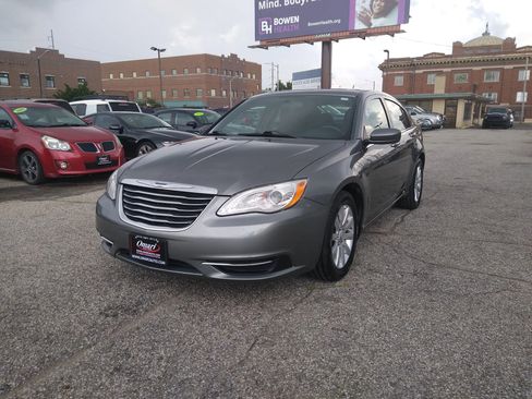 Used 2012 Chrysler 200 Touring image 2