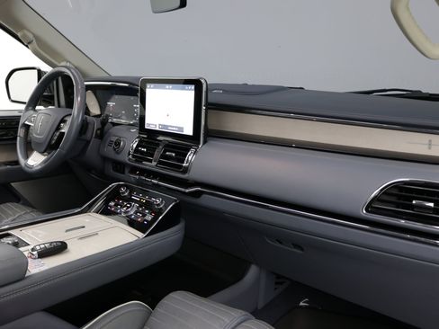 Used 2021 Lincoln Navigator Black Label w/ Cargo Convenience Package AWD/4WD image 48
