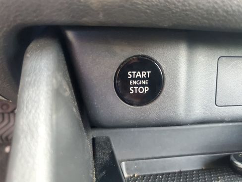 Used 2025 Nissan Rogue SV AWD/4WD image 21