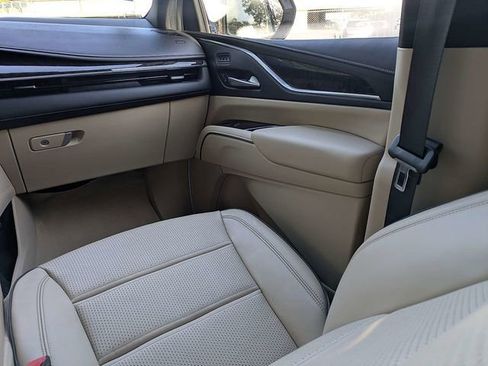 Certified 2023 Cadillac Escalade ESV Premium Luxury AWD/4WD image 19