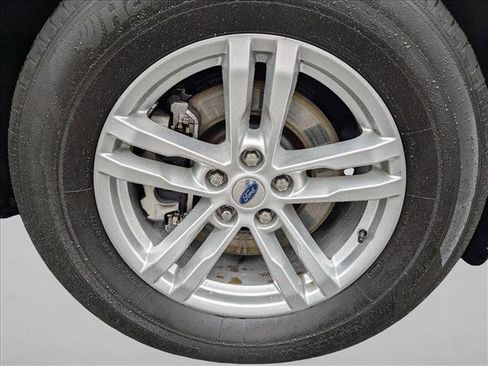 Used 2023 Ford Explorer XLT w/ Equipment Group 202A image 5