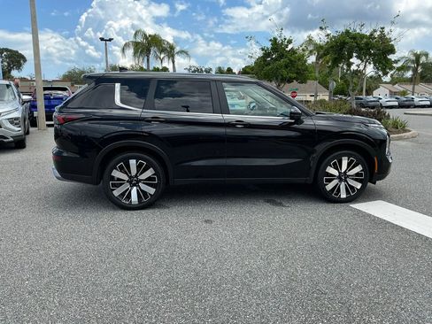 Used 2025 Mitsubishi Outlander AWD image 8