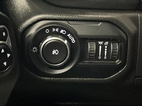 Used 2022 Jeep Wrangler Unlimited Sahara w/ Cold Weather Group AWD/4WD image 33