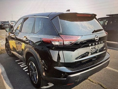 Used 2024 Nissan Rogue SV FWD image 3