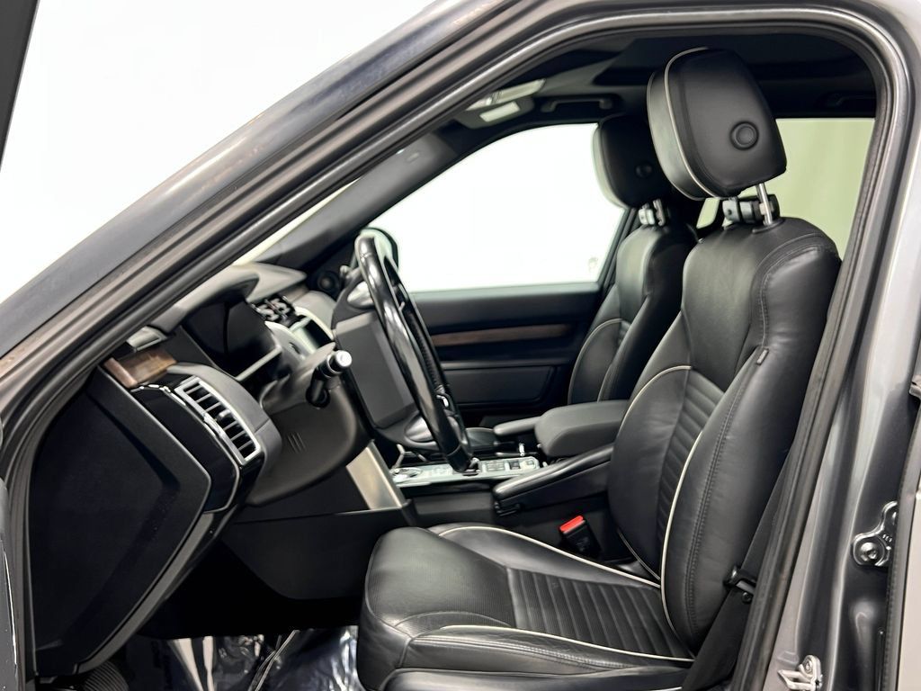 Used 2018 Land Rover Discovery HSE AWD/4WD image 14