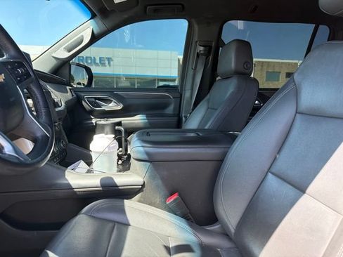 Used 2022 Chevrolet Suburban LT w/ Luxury Package RWD image 10