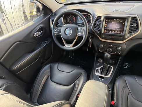 Used 2016 Jeep Cherokee Latitude AWD/4WD image 19