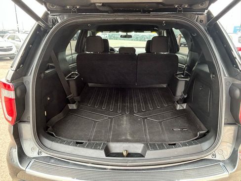 Used 2018 Ford Explorer XLT w/ Equipment Group 201A AWD/4WD image 19