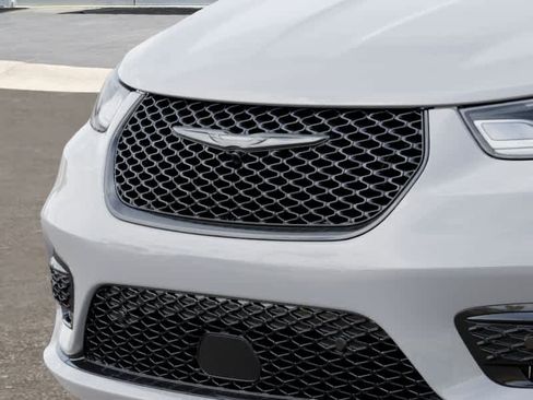 New 2026 Chrysler Pacifica Select w/ S Appearance Package FWD image 11
