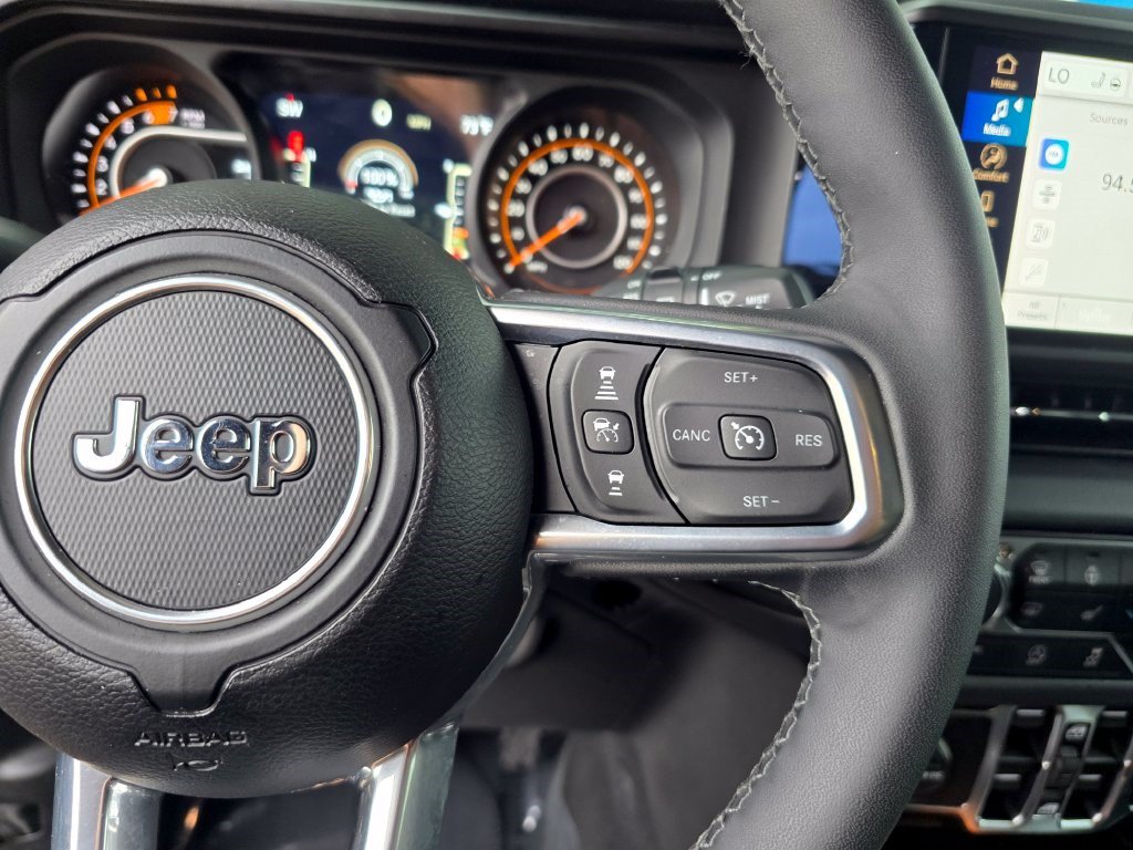 Used 2026 Jeep Wrangler Unlimited Sahara AWD/4WD image 16