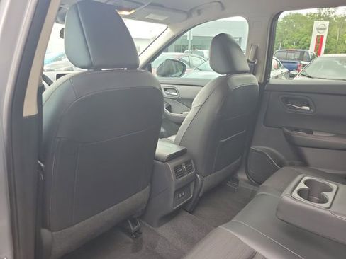 Certified 2025 Nissan Rogue SV AWD/4WD image 12