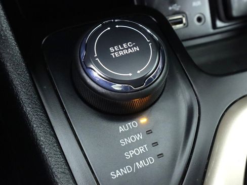 Used 2016 Jeep Cherokee Sport AWD/4WD image 26