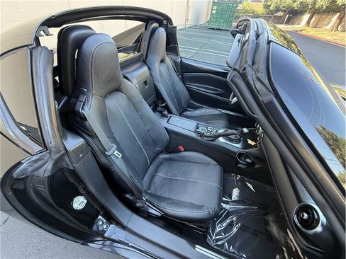 Used 2021 MAZDA MX-5 Miata RF Grand Touring RWD image 17