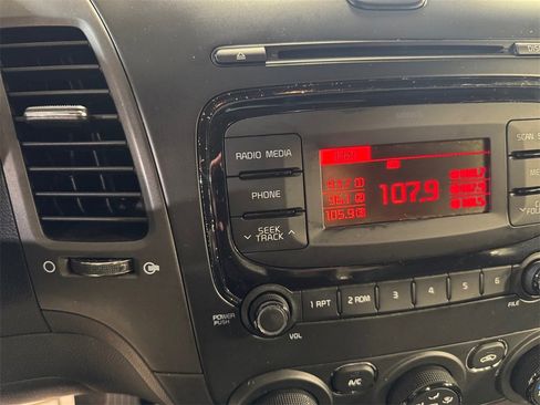 Used 2018 Kia Forte LX image 19