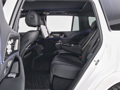 Used 2024 Mercedes-Benz Maybach GLS 600 4MATIC image 38