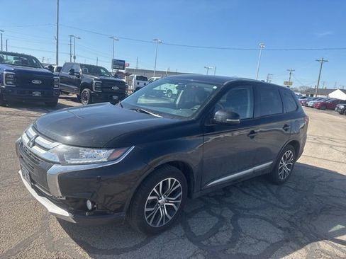 Used 2017 Mitsubishi Outlander FWD image 6