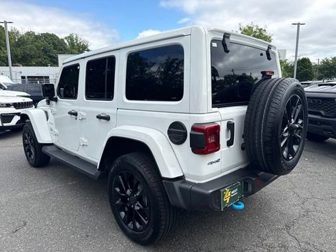 Used 2024 Jeep Wrangler Unlimited Sahara w/ Technology Group AWD/4WD image 21