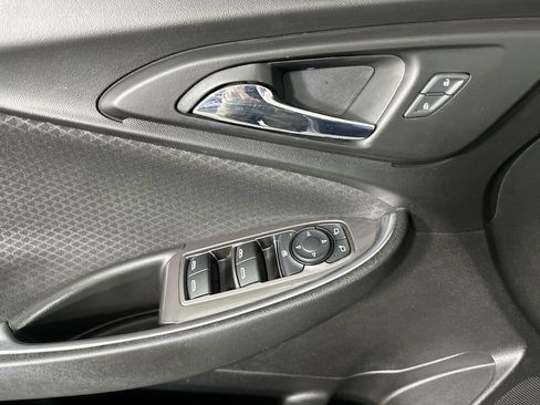 Used 2018 Chevrolet Malibu LT FWD image 25