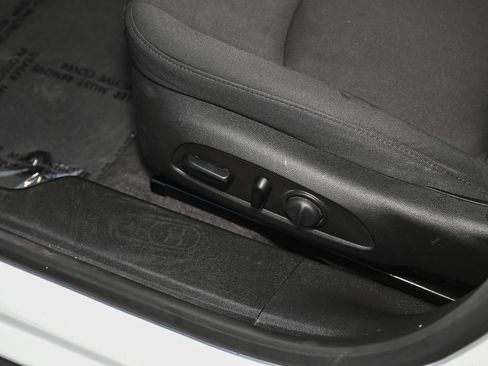 Used 2023 Chevrolet Malibu LT FWD image 22