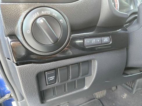 Used 2023 Nissan Titan SV image 23