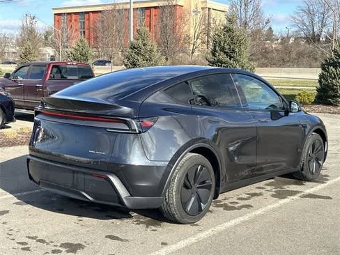 Used 2026 Tesla Model Y Long Range image 23