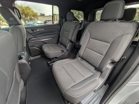 Used 2024 Chevrolet Traverse LT image 10