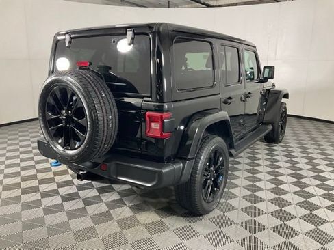 Used 2022 Jeep Wrangler Unlimited Sahara w/ Cold Weather Group AWD/4WD image 6