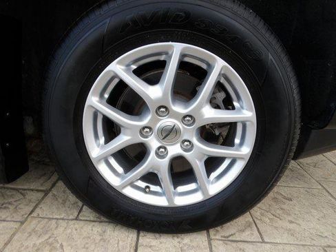 Used 2018 Chrysler Pacifica Limited w/ Tire & Wheel Group image 15