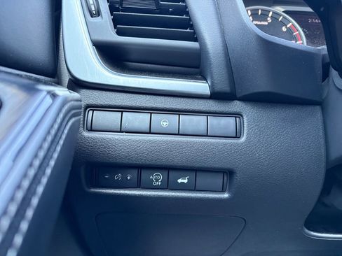 Used 2025 Nissan Rogue SV image 4