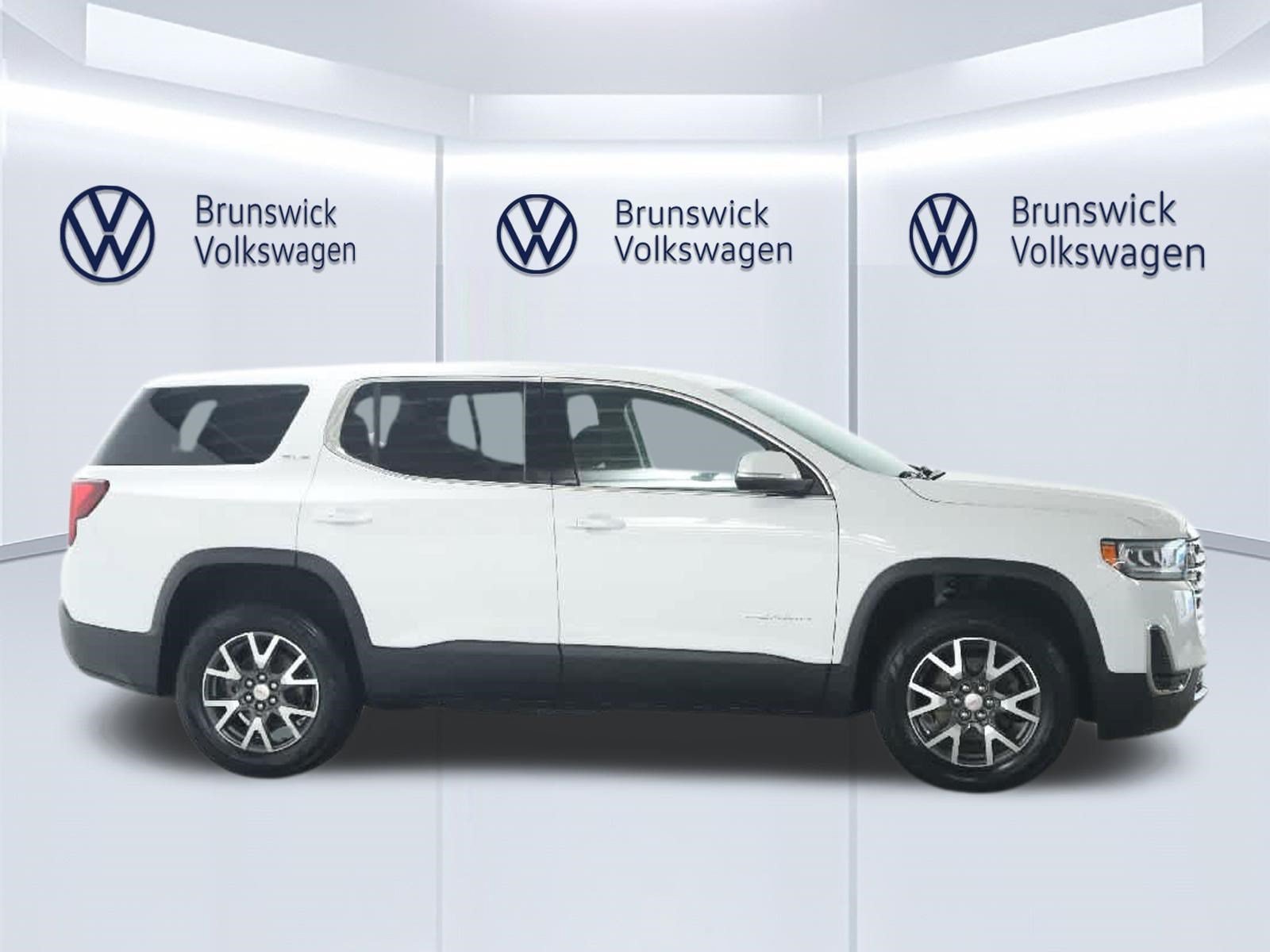 Used 2023 GMC Acadia SLE FWD image 11