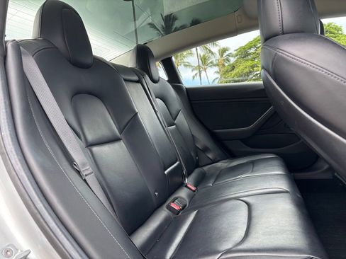 Used 2018 Tesla Model 3 Mid Range RWD image 11