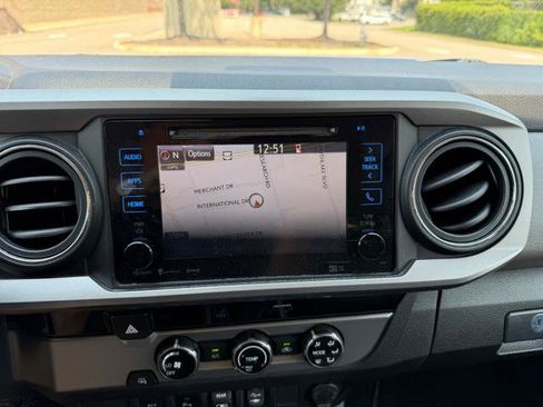 Used 2018 Toyota Tacoma SR5 RWD image 25