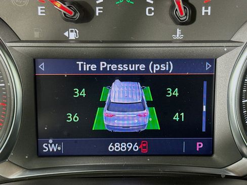 Used 2023 Chevrolet Traverse LT image 15