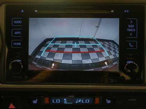 Used 2017 Toyota Tacoma TRD Sport image 30