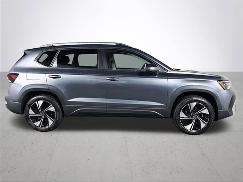 New 2025 Volkswagen Taos SE image 5