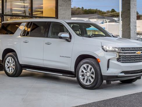 Used 2023 Chevrolet Suburban Premier image 4