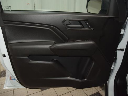Used 2026 Chevrolet Colorado W/T AWD/4WD image 42