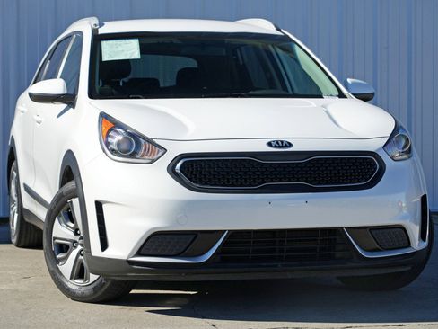 Used 2019 Kia Niro LX image 2