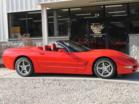 Used 2004 Chevrolet Corvette Convertible w/ Preferred Equipment Group image 11