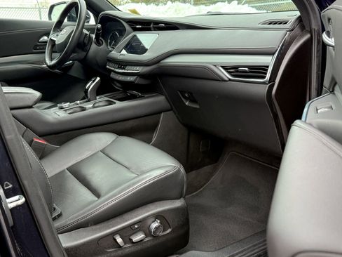 Used 2023 Cadillac XT4 Premium Luxury image 10