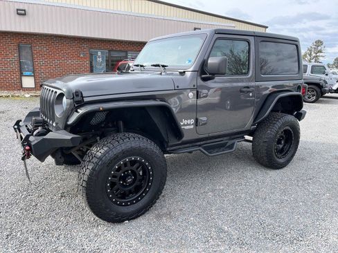 Used 2018 Jeep Wrangler Sport image 2