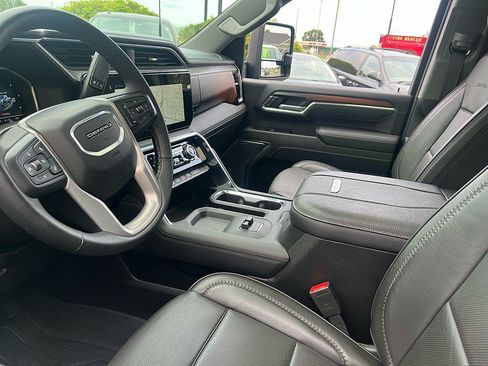 Used 2025 GMC Sierra 3500 Denali w/ Denali Reserve Package AWD/4WD image 16