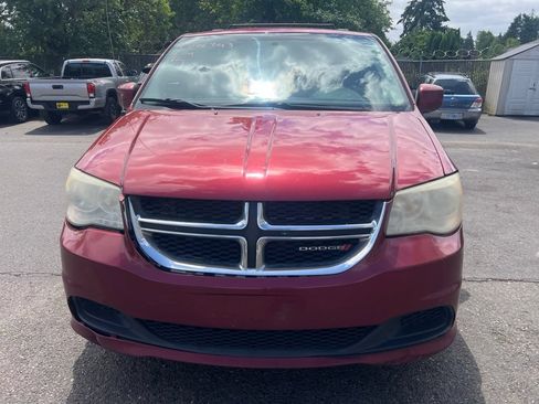 Used 2014 Dodge Grand Caravan SXT FWD image 3