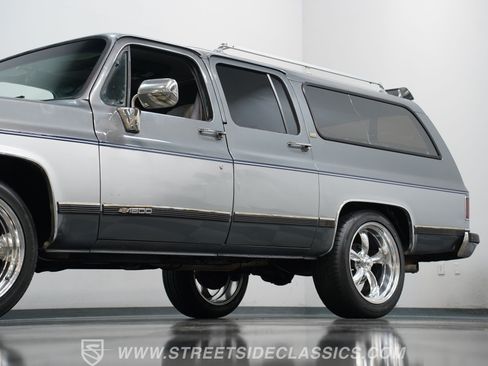 Used 1990 Chevrolet Suburban 2WD image 22
