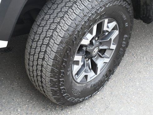 Certified 2023 Toyota Tacoma TRD Off-Road AWD/4WD image 11