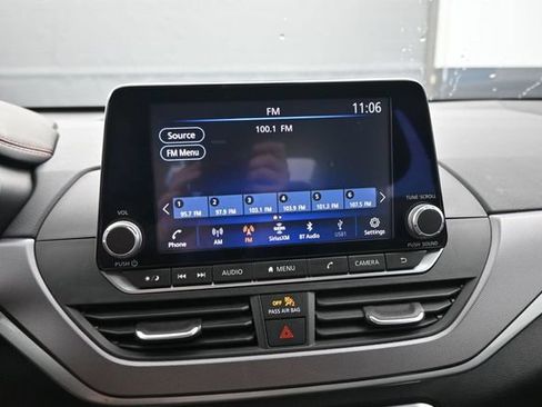 Used 2024 Nissan Altima 2.5 SR FWD image 16