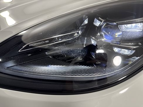 Used 2023 Porsche Macan Turbo image 12